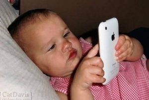 Wpływ iPadów i smartfonów na dzieci poniżej 2 lat