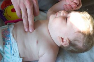 Dziecko w łóżeczku