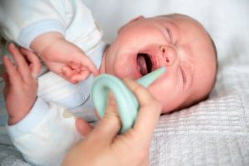 Usuwanie wydzieliny z nosa dziecka – jak to zrobić?