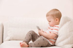 Dzieci nie powinny używać smartfonów – 8 powodów