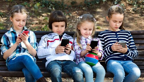 Dzieci nie powinny używać smartfonów