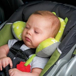 Usypianie dziecka w foteliku samochodowym - zły pomysł