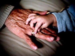 Babcia - dlaczego odgrywa dużą rolę w życiu dzieci?