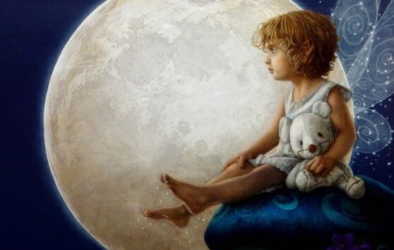 Dziewczynka z pluszowym misiem siedząca na tle księżyca