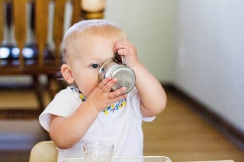 Kiedy niemowlę może napić się wody?