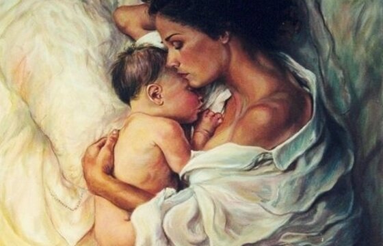 Mama z przytulonym dzieckiem - wspólne budzenie się