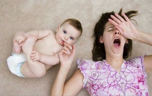 Niedobór snu matki jest wprost proporcjonalny do miłości do dziecka