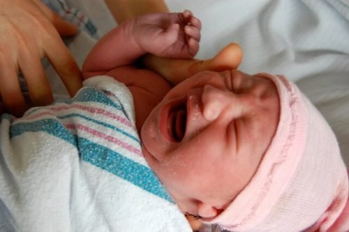 Początek porodu - jakie elementy zwiastują jego nadejście?