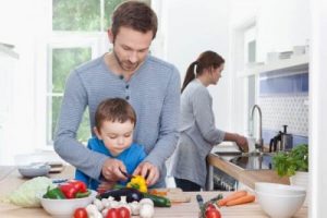 Rodzina gotuje razem - czego potrzebuje mama od swojego męża