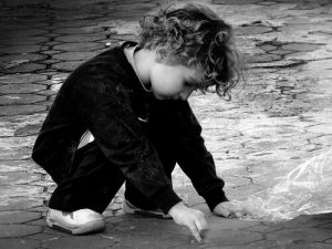 Autyzm – dowiedz się jakie mogą być jego objawy