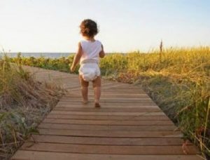 Nauczyć się chodzić - 3 ćwiczenia, które pomogą w tym dziecku