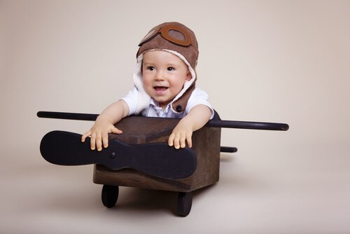 Dziecko pilot w samolocie