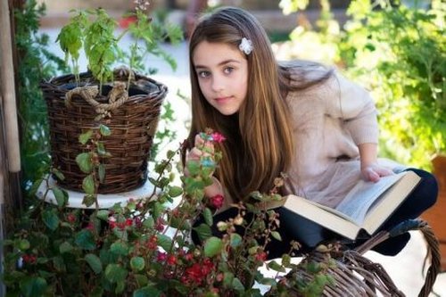 Dziewczynka z książką