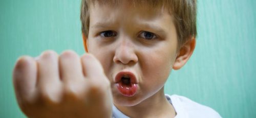 atak złości chłopczyka