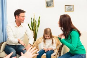 Czego nie robić w obecności dziecka – porady dla rodziców