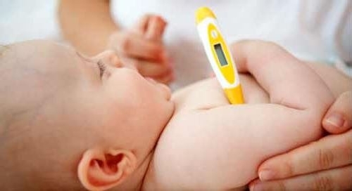 Mierzenie temperatury u niemowlęcia
