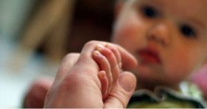 Zespół dziecka potrząsanego – na czym polega?