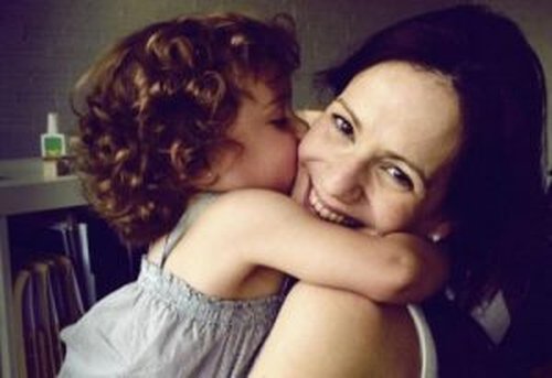 Jak być szczęśliwą mamą – poznaj 101 niezastąpionych sposobów
