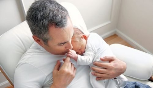 Tata z małym dzieckiem