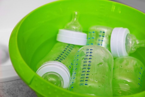 Jak sterylizować butelki – kilka podpowiedzi