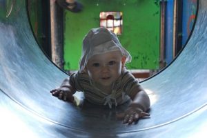 Mózg dziecka podczas zabawy – jakie procesy w nim zachodzą