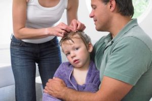 Jak pozbyć się wszy z włosów dziecka i zapobiegać wszawicy