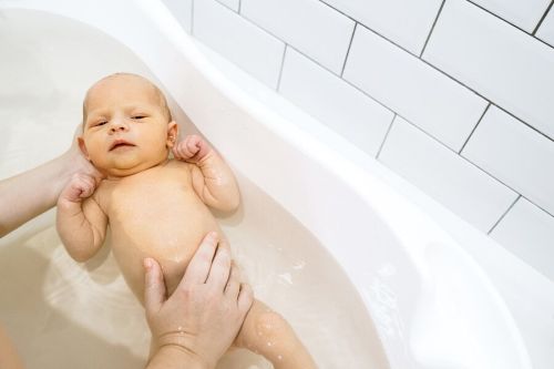 Jak często kąpać niemowlę i jak robić to dobrze