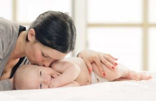 Czułość – jak pomóc dziecku rozwinąć tę cechę?