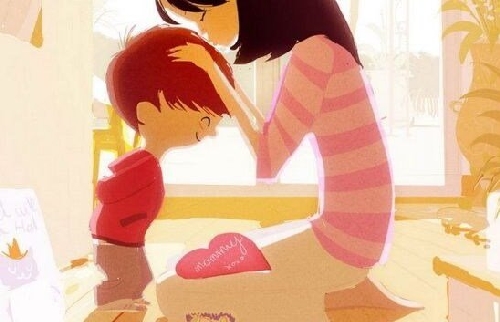 Mama czule całuje syna w głowę