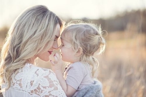 Szczęśliwa matka z córką