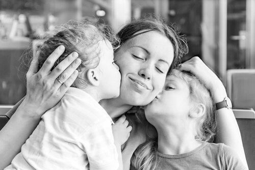 Matki dwójki dzieci otrzymują dwa razy więcej bezwarunkowej miłości.