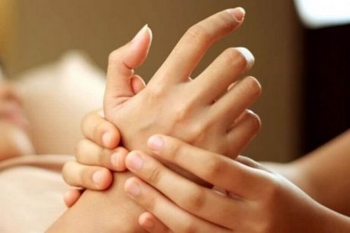 Eliminacja stresu dzięki masażowi dłoni