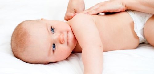 Uspokojenie płaczącego niemowlęcia - masaż