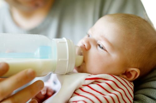 Ile mleka potrzebuje niemowlę w zależności od wieku