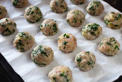 Dania ze szpinakiem, domowe pulpeciki