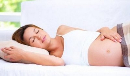 Jak spać, żeby się wyspać w czasie ciąży?