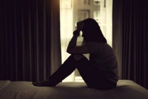 Depresja po porodzie – jak z nią skutecznie walczyć