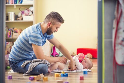 Sposoby oszczędzania pieniędzy, tata w domu