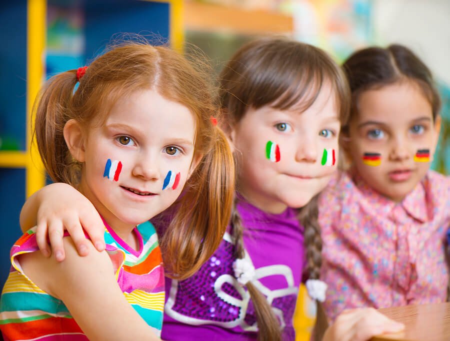 Dzieci mówiące różnymi językami