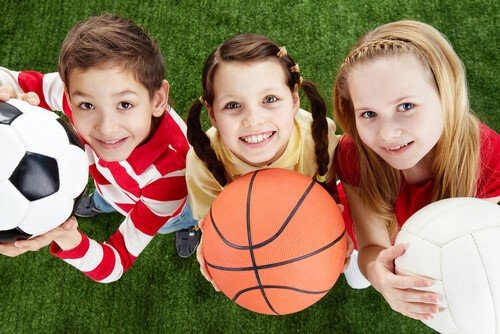 Uprawianie sportu w dzieciństwie rozwija zdolności interpersonalne.