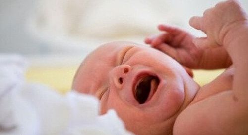 Jak szybko uspokoić płaczące niemowlę