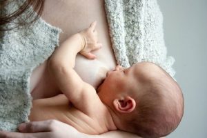 Karmienie piersią boli: co robić w takiej sytuacji?