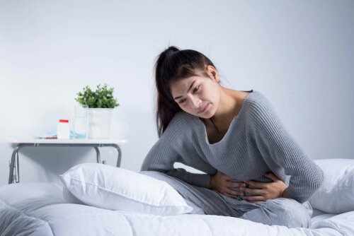 Zazwyczaj po około 6 miesiącach cykl menstruacyjny wraca do normy.