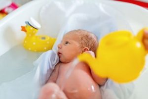 Pierwsza kąpiel noworodka: 6 wskazówek