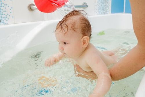 Pierwsza kąpiel noworodka - jak kąpać dziecko