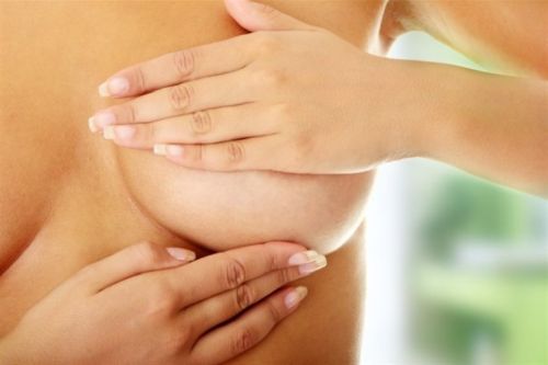 Tkliwość piersi: przyczyny i sposoby łagodzenia bólu
