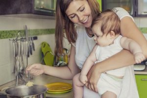 Dieta podczas karmienia piersią: jakie produkty w niej zawrzeć