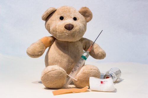 Miś i szczepionka - czy szczepienie jest groźne dla niemowlęcia