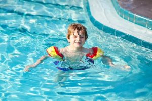 Nauka pływania u dzieci - 7 przydatnych trików