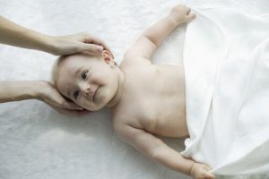 Plagiocefalia ułożeniowa: przyczyny i zapobieganie